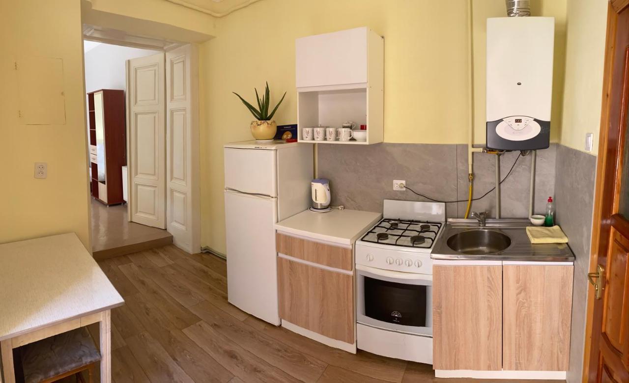 Den Apart On Rynok Square Lviv Exterior photo